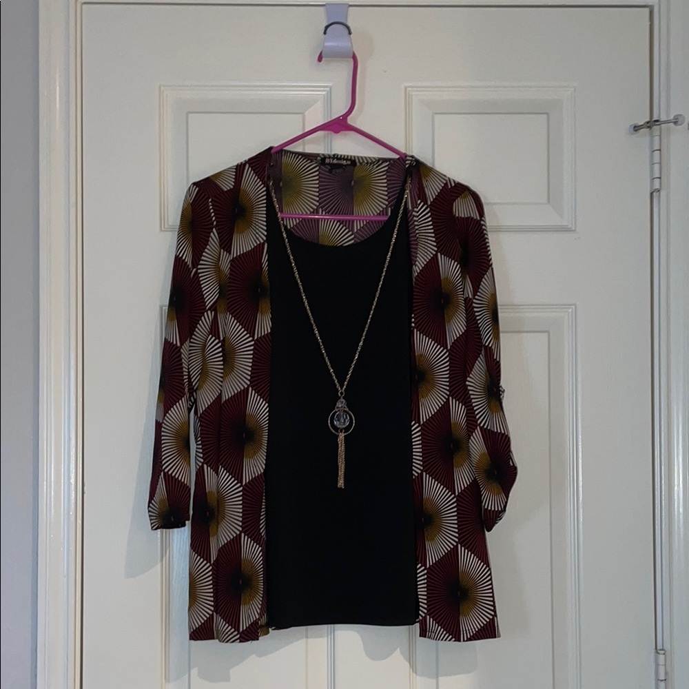Patterned Women's light shirt with necklace - Black and Brown
